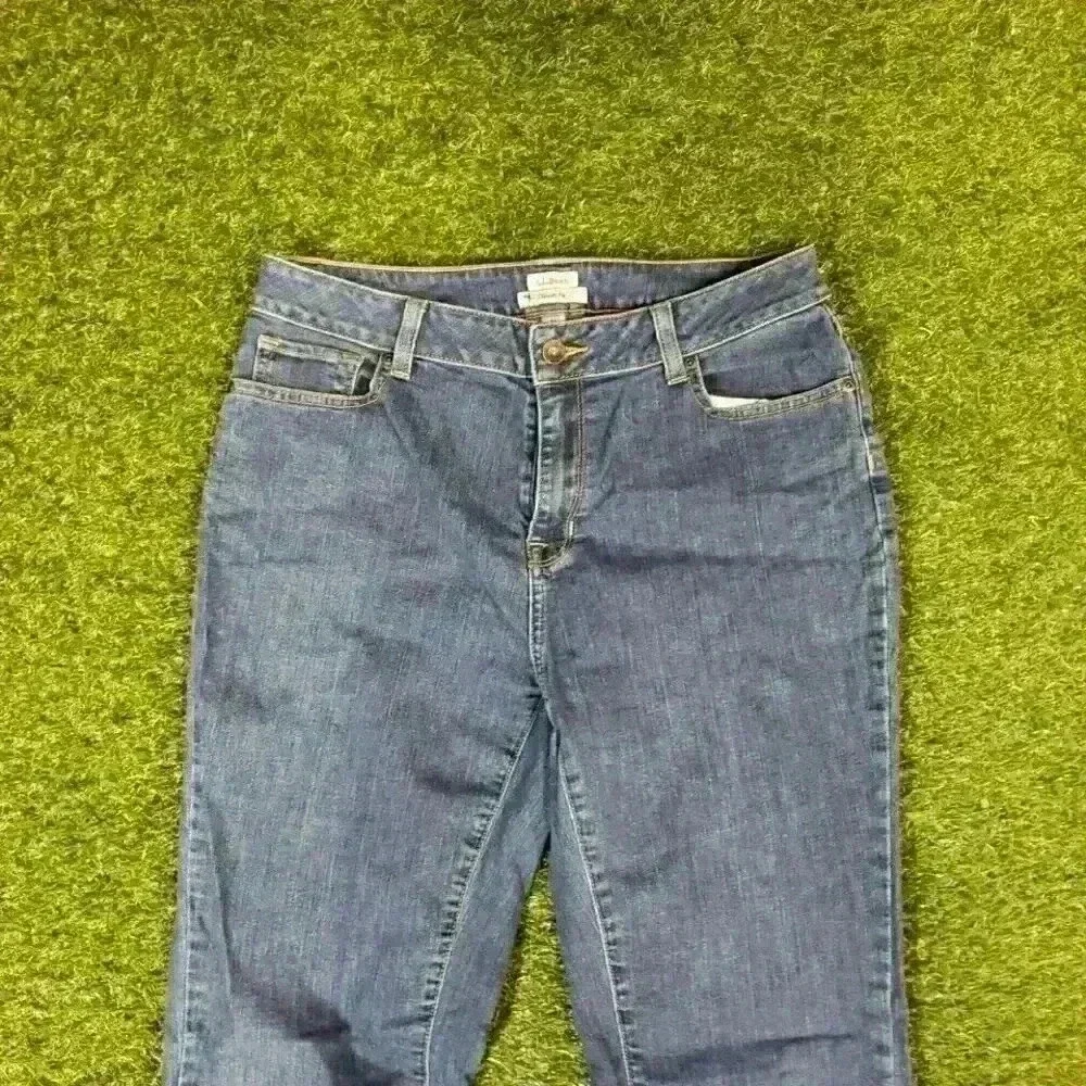 L.L. Bean Women's Classic Fit Bootcut Jeans Size 12MT Medium Wash High Rise - Picture 3 of 8